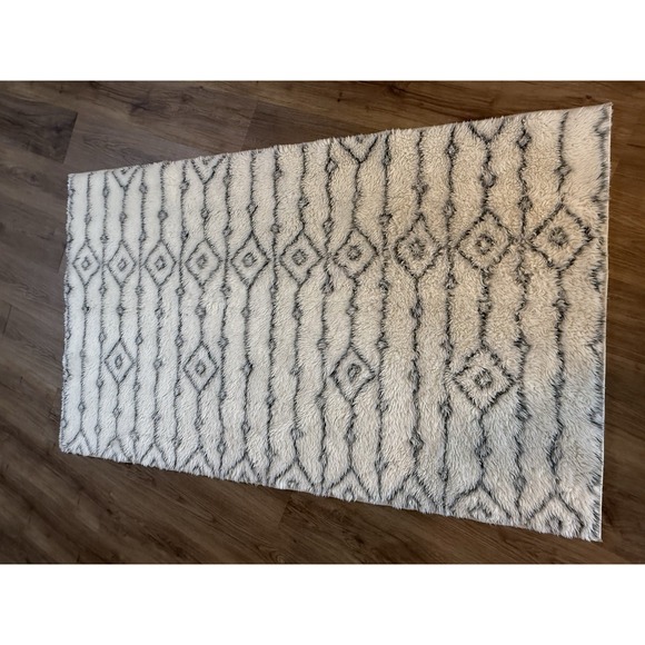 Ruggable Other - Ruggable Rug Plush Geometric‎ Triangle - Cream/white & Grey- 3x5 - No Base